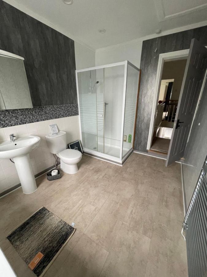 Bentley Place Crewe Extérieur photo