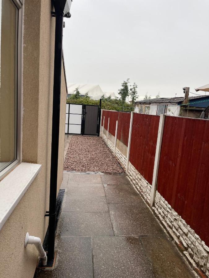 Bentley Place Crewe Extérieur photo