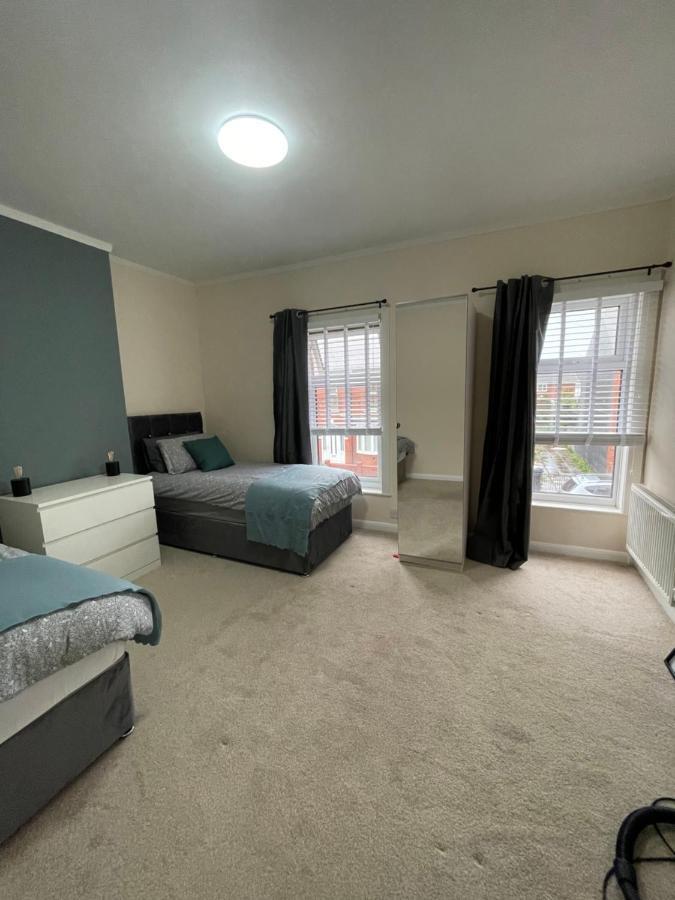 Bentley Place Crewe Extérieur photo