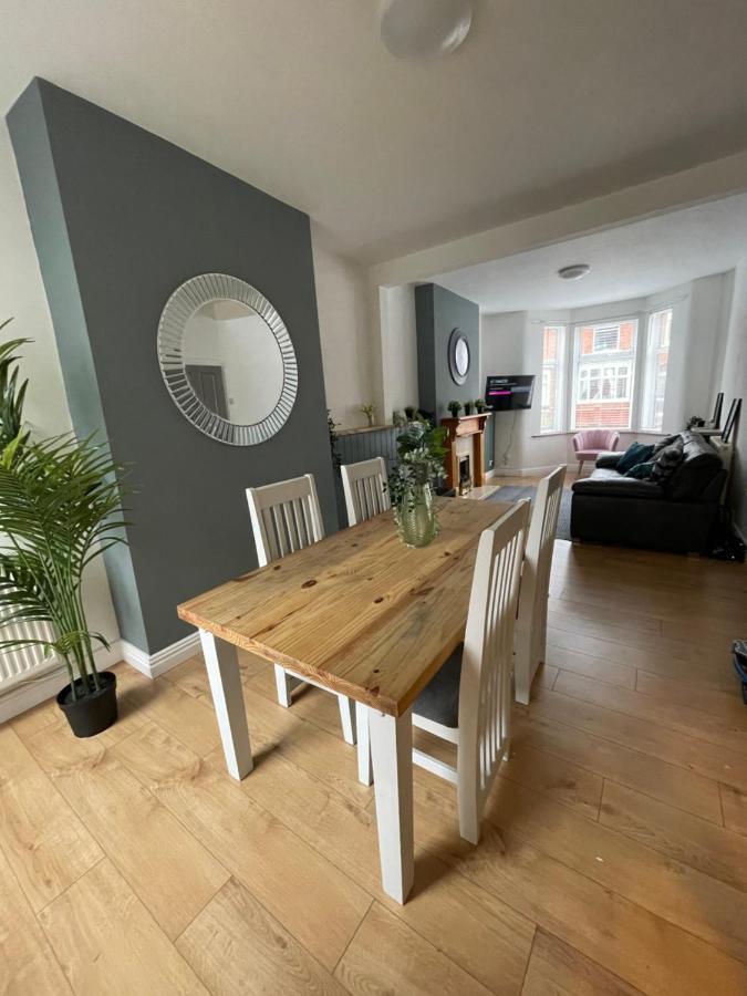 Bentley Place Crewe Extérieur photo